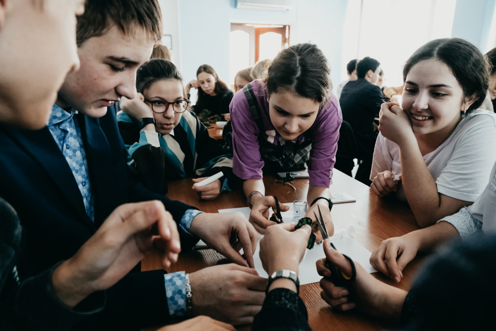 Ученики опорных школ РАН во время мастер-класса