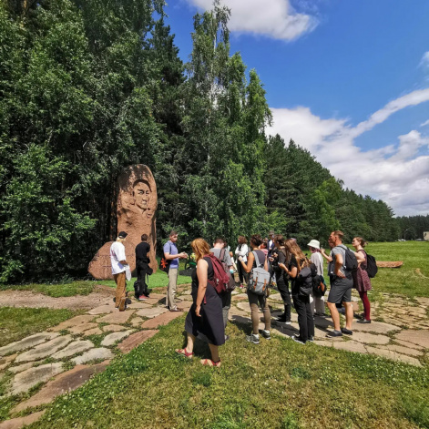 На территории Академгородка открывается выставка современного искусства «Все еще лес»