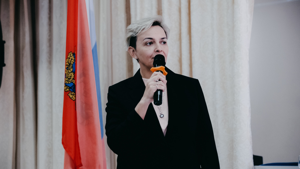 Марина Смольникова кбн, научный руководитель проекта школ РАН в 13 гимназии.jpg