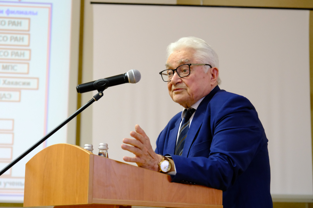 2_Василий Филиппович Шабанов, академик, научный руководитель ФИЦ КНЦ СО РАН.JPG