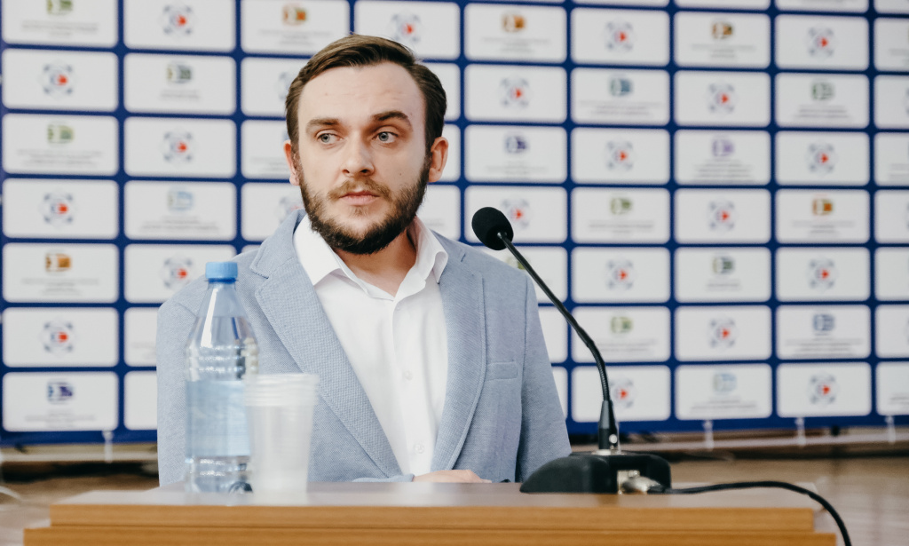 Иван Садовский, младший научный сотрудник НИИ МПС.jpg