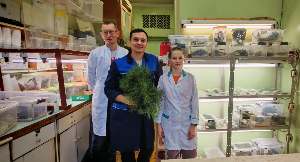 5. Фото научной группы общее.jpg