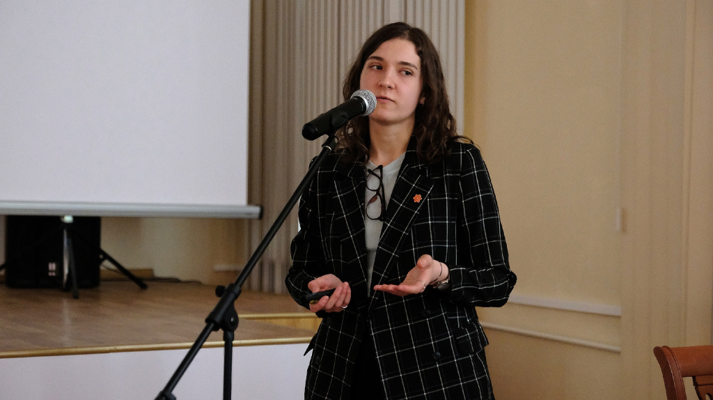 1_доклад Татьяны Андрющенко аспирантки и инженера ИФ СО РАН.jpg