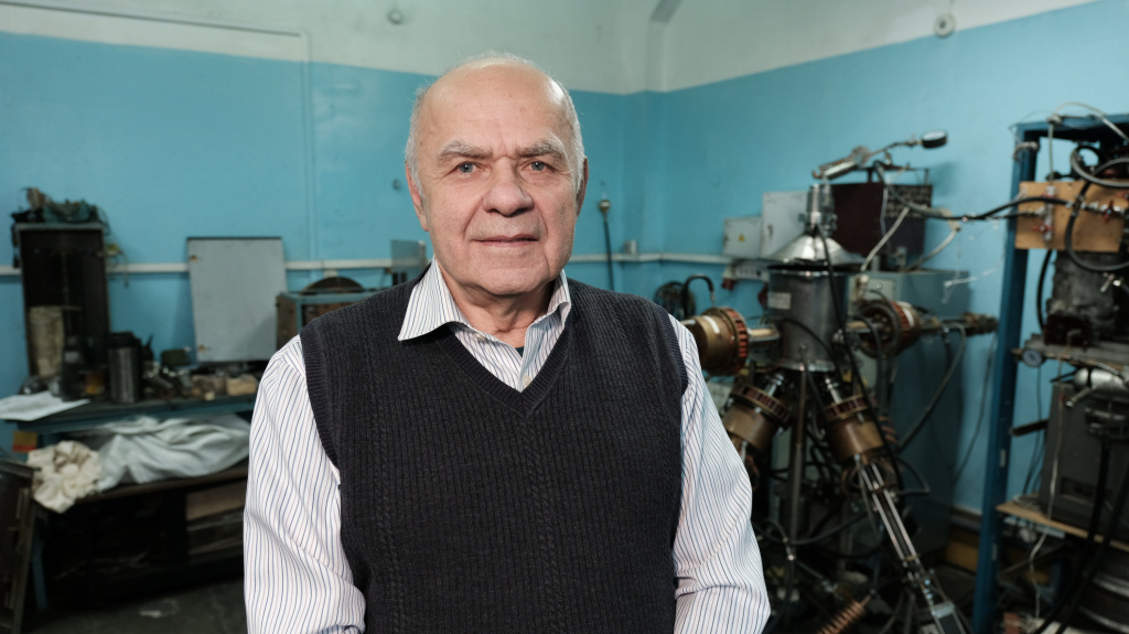 Григорий Чурилов, д.т.н., заведующий лабораторией аналитических методов исследования вещества Института физики им. Л.В. Киренского СО РАН.jpg