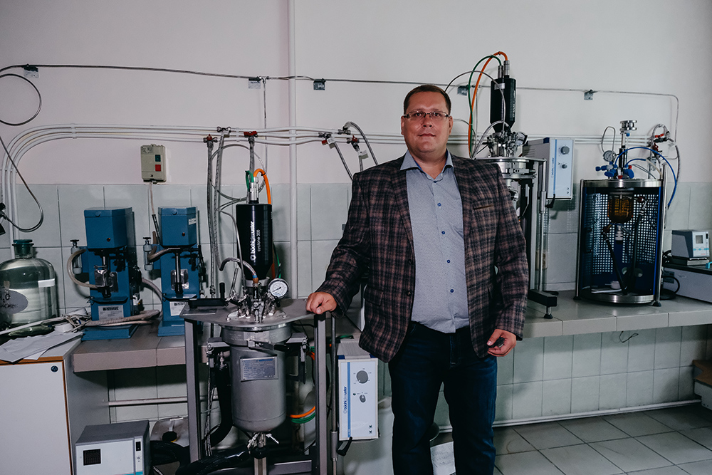 Autoclaves for hydrothermal synthesis.