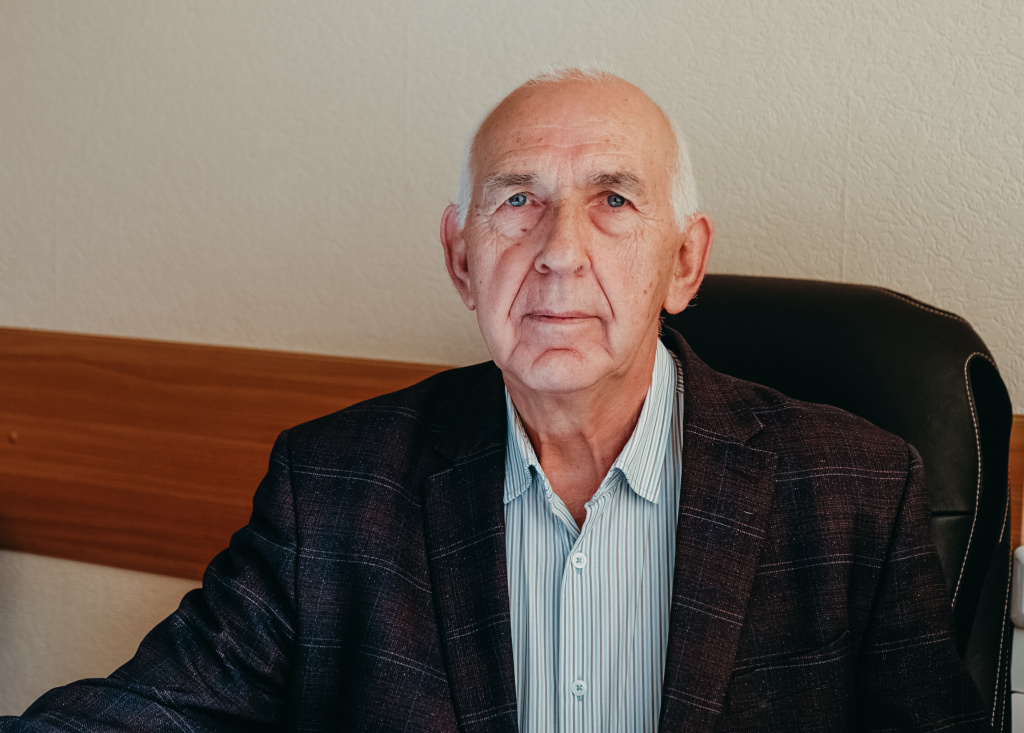 Сергей Овчинников профессор, доктор физико-математических наук.jpg