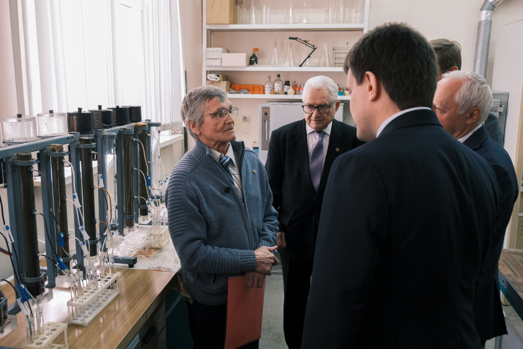 3_Александр Михайлов, доктор технических наук, заведующий лабораторией минеральных ресурсов ИХХТ СО РАН.jpg