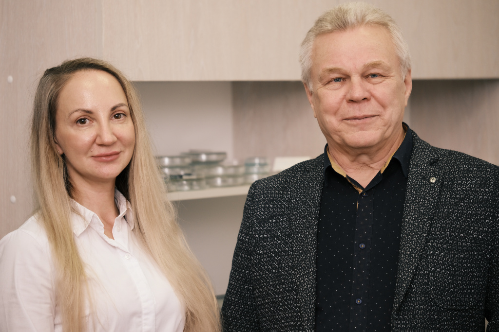 1_Анна Гардымова и ее научный руководитель Виктор Зырянов.jpg