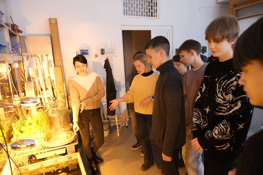 Экскурсия Институт биофизики.jpg