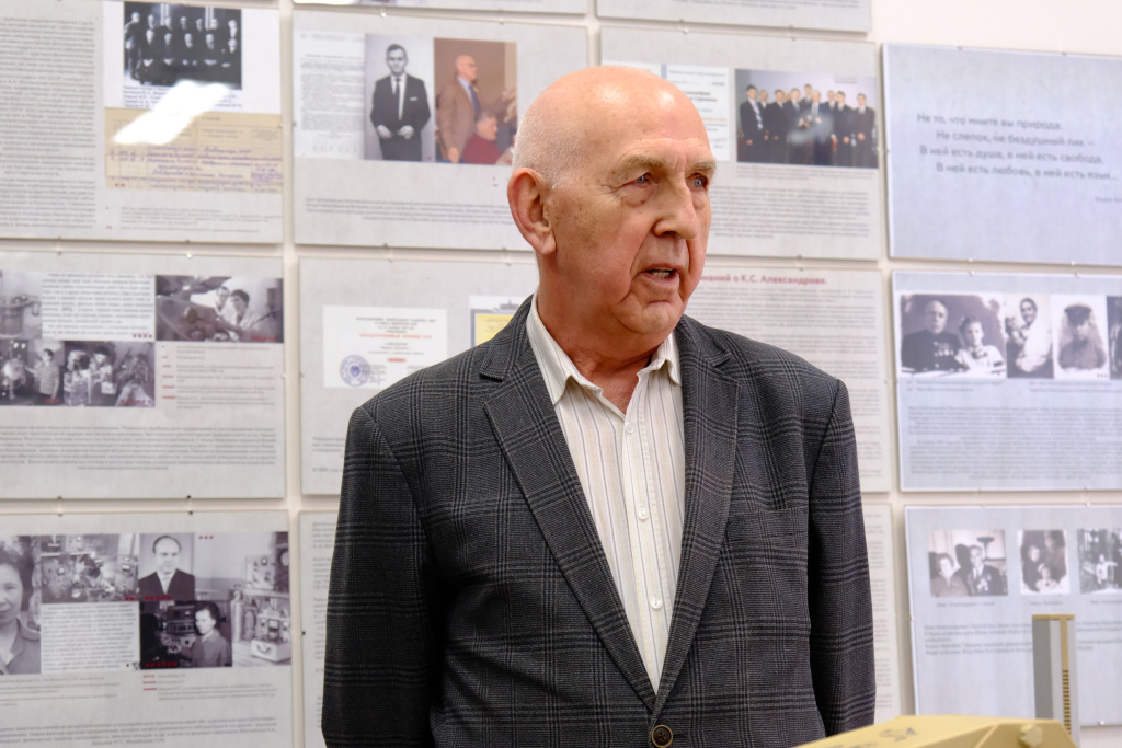 5_Сергей Геннадьевич Овчинников, доктор физ-мат наук, зав. лабораторией Магнитных явлений ИФ СО РАН.JPG