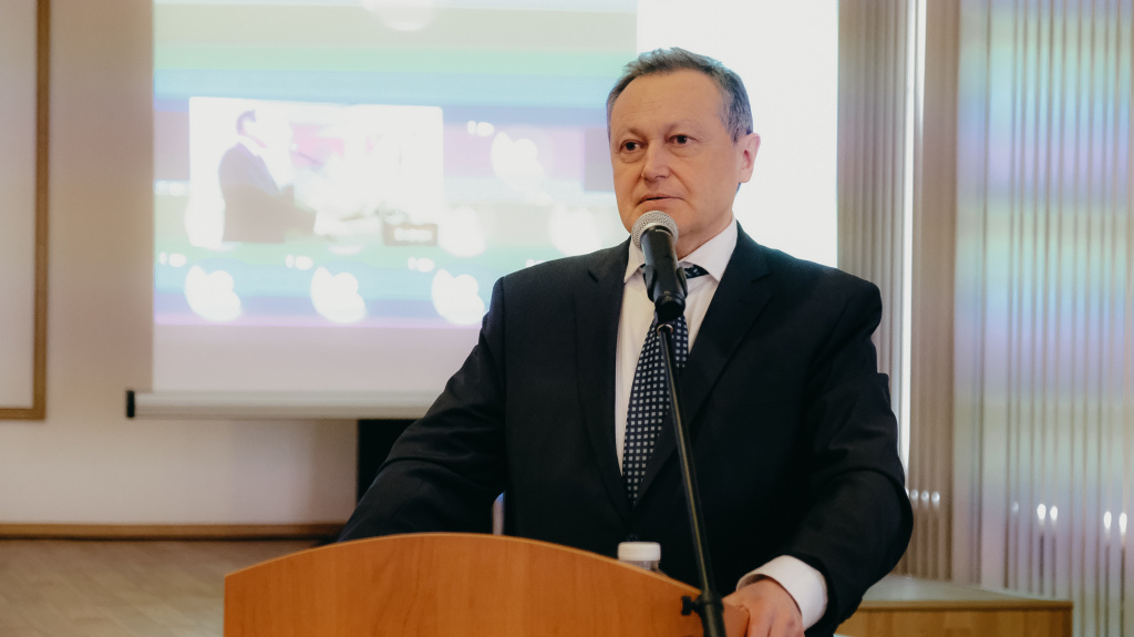 ректор СибГУ Эдхам Акбулатов.jpg