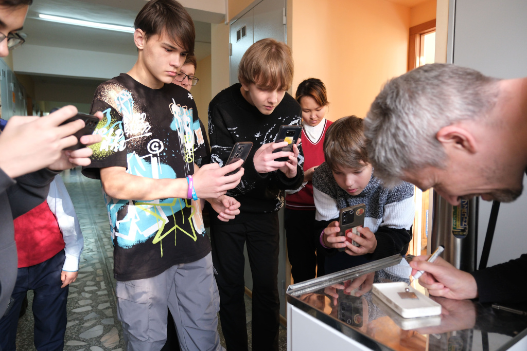 Экскурсия Институт физики(1).jpg